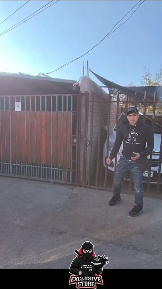 Thomas entregando un pedido a domicilio
