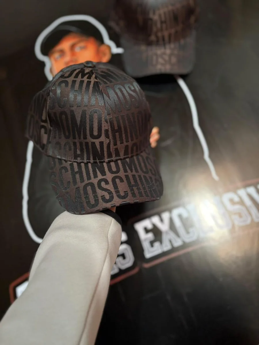 GORRO MOSCHINO