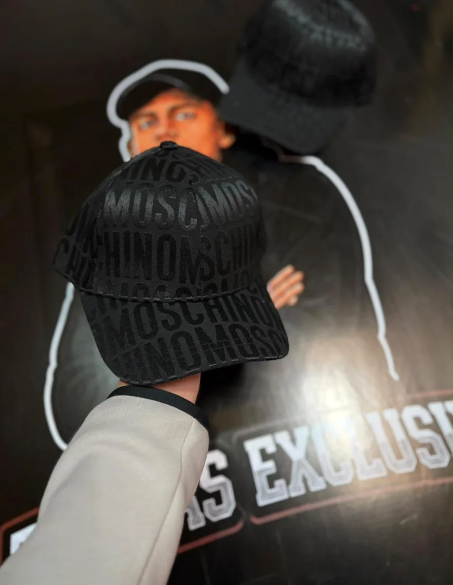 GORRO MOSCHINO